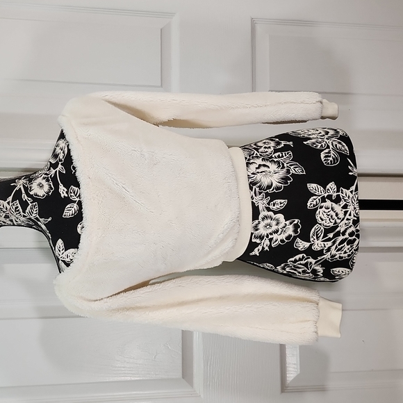 Akira Netflix With Thrills Cream Soft Teddy Long Sleeve Shirt M - Picture 4 of 10